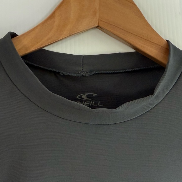 O'Neill Gray Rashguard - Picture 4 of 8
